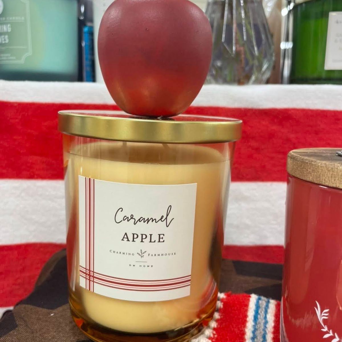 CARAMEL APPLE 15.3oz DW Home Candles 服飾雑貨・アパレルの仕入れに最適・ブランド向けオンライン