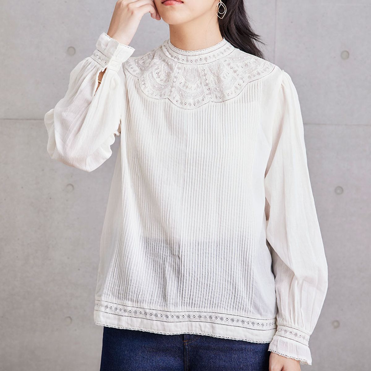 ぷっくり刺繍 ブルー×ホワイト×ブラック 小花 フリル チュールレース  