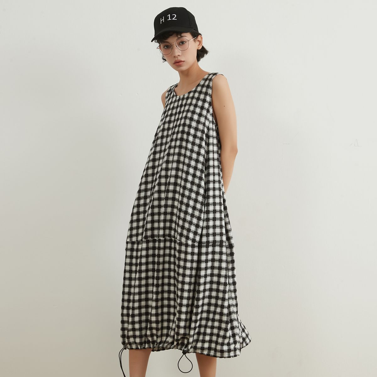 チェック裾しぼりバルーンドレスDRAW STRING BALLOON HEM DRESS On One's Own 服飾雑貨・アパレル