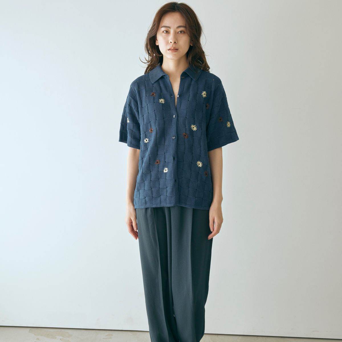 Flower embroidery shirt G.BLUE | hartwellspremium.com